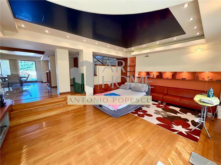 Casă individuală cu 4 camere cu Piscina în Central