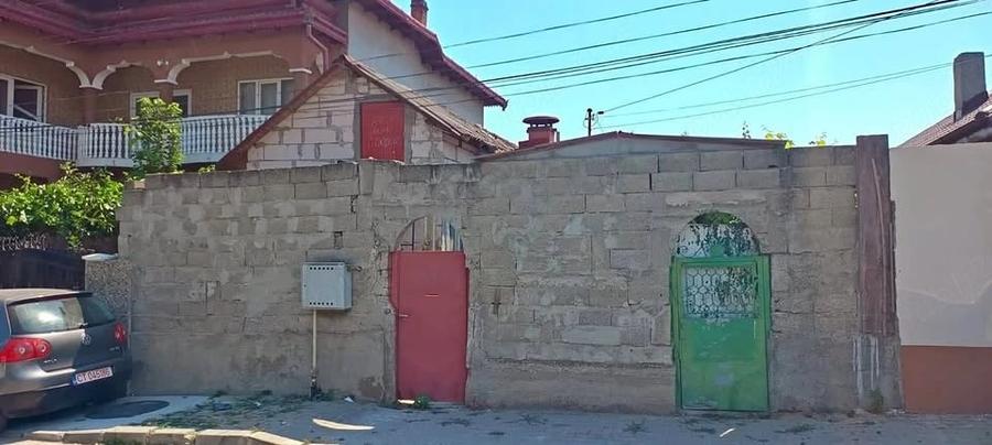 Casă cu 2 camere cu Teren 410 Mp în Central