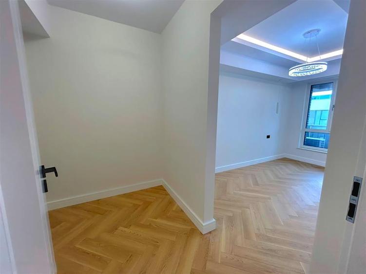 Apartament cu 3 camere semidecomandat în Burdujeni