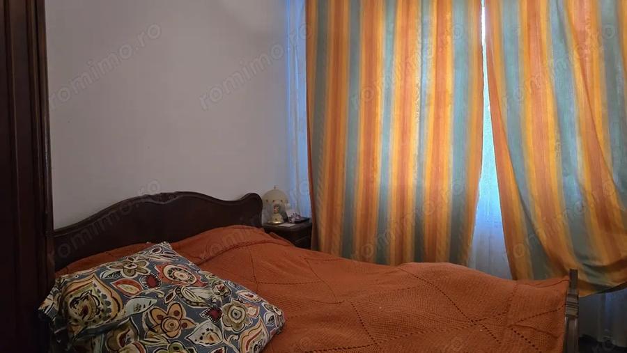 Apartament cu 4 camere semidecomandat în Gojdu