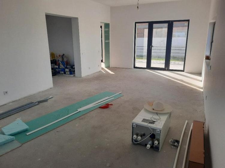 Casă individuală cu 5 camere cu Teren 376 Mp în Zurbaua