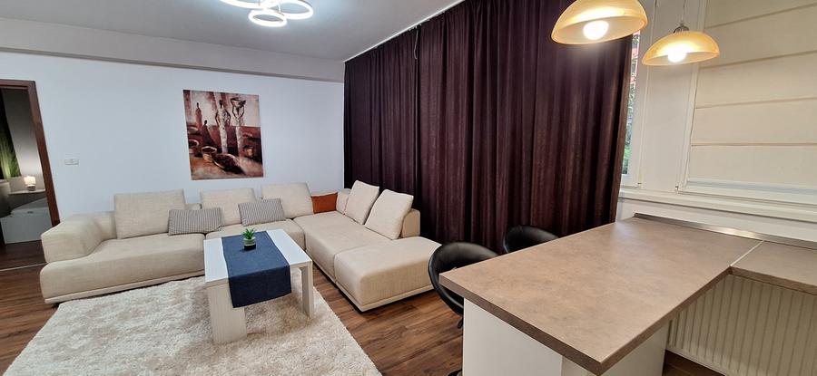 Apartament cu 3 camere decomandat, mobilat în Torontalului
