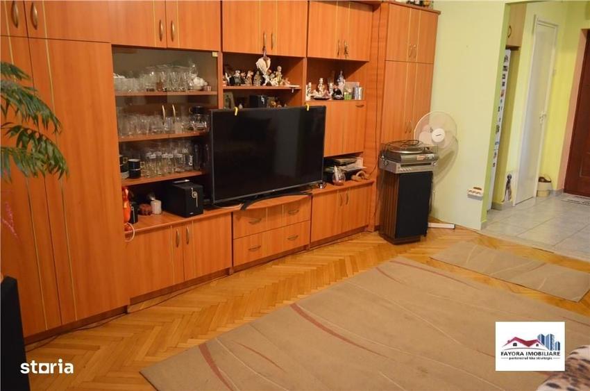 Apartament cu 3 camere decomandat în Tudor