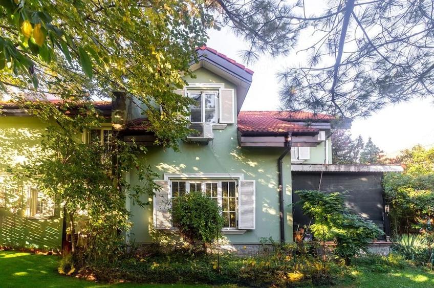 Casă cu 2 camere cu Teren 607 Mp în Central