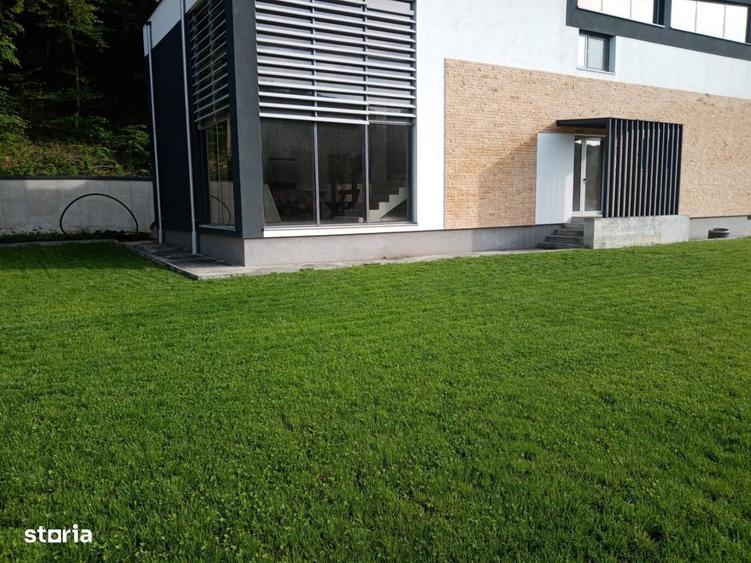 Casă cu 4 camere în Bascov