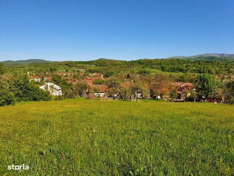 Teren de 3040 mp, în Românești