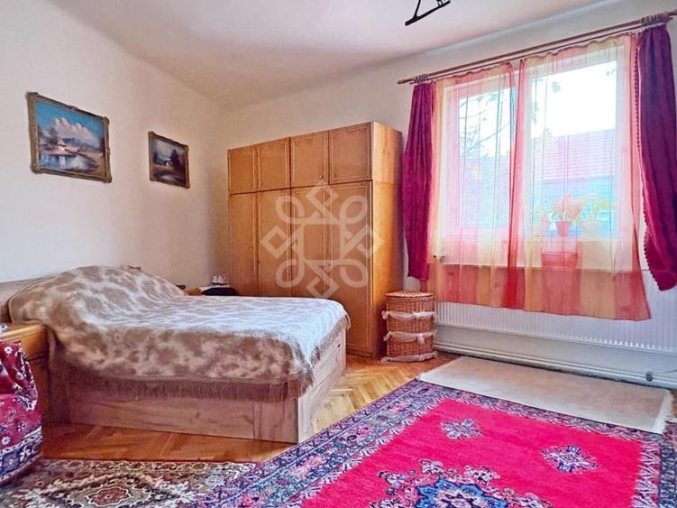 Casă individuală cu 4 camere circular cu Canalizare în Ultracentral