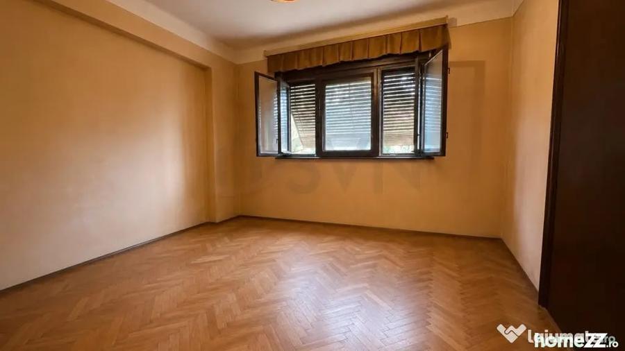Apartament cu 4 camere semidecomandat în Alba Iulia