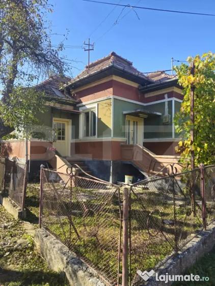 Casă cu 2 camere cu Teren 3200 Mp în Central
