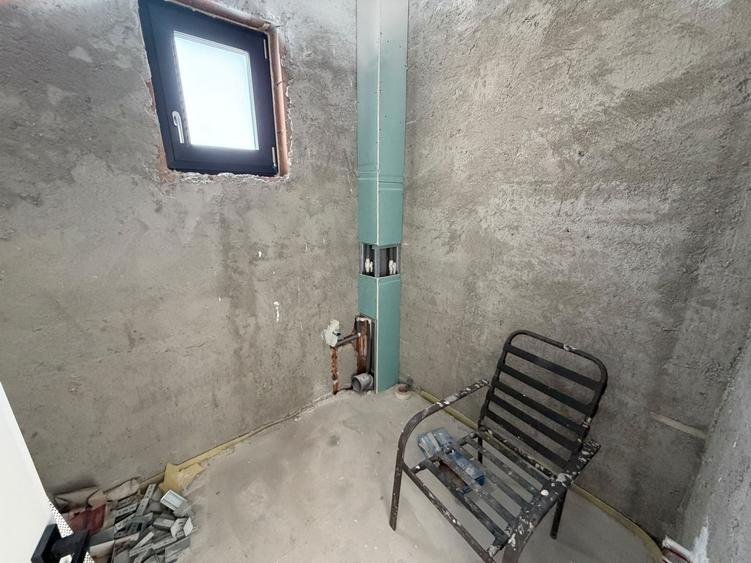 Casă individuală cu 4 camere cu Canalizare în Central