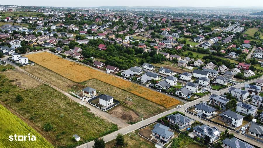 Teren de 2050 mp, în Valea Adâncă