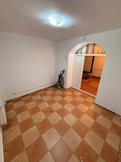 Casă individuală cu 7 camere cu Canalizare în Parcul Carol