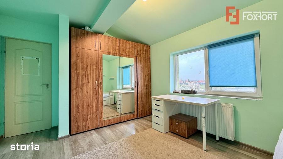 Apartament cu 3 camere semidecomandat în Ghiroda