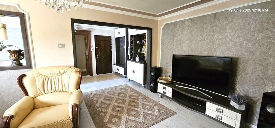 Apartament cu 3 camere decomandat, mobilat în Central
