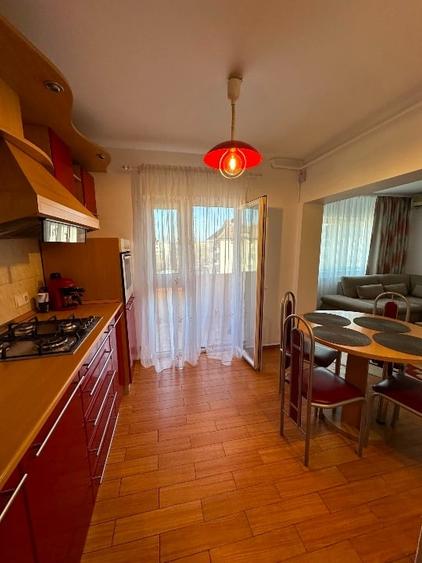 Apartament cu 3 camere semidecomandat, mobilat în Micălaca