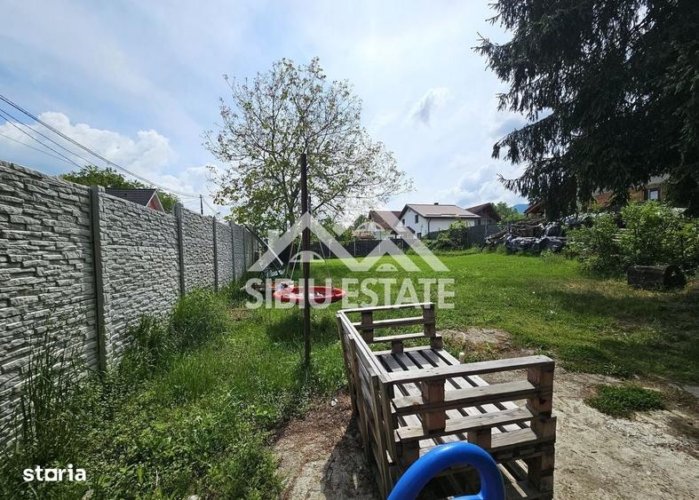Casă cu 4 camere în Sadu