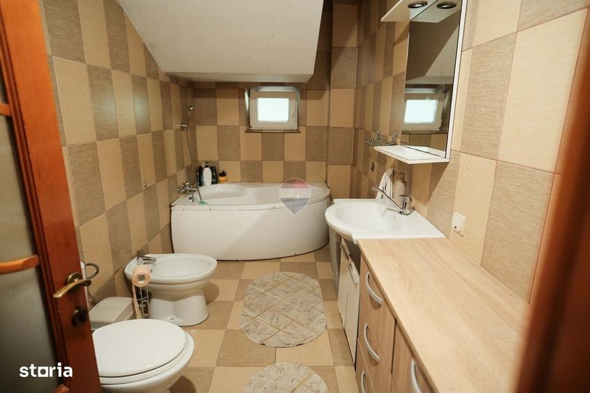 Casă cu 4 camere cu Teren 1500 Mp în Central
