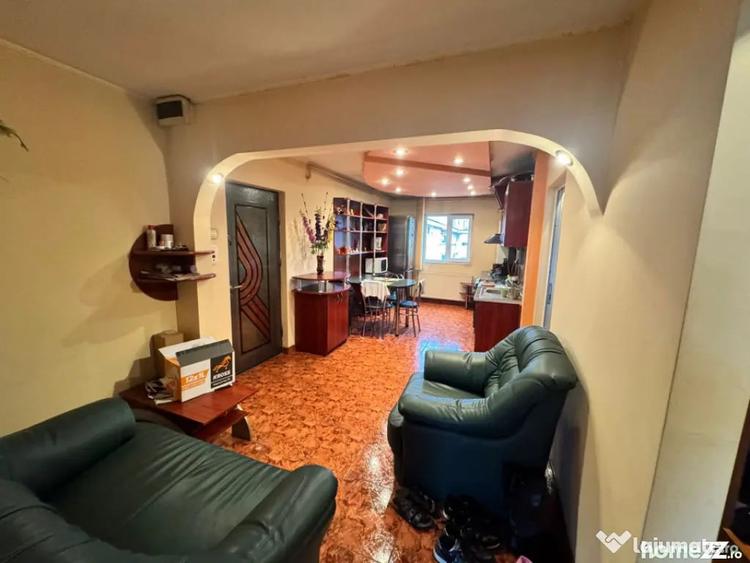 Apartament cu 4 camere decomandat, mobilat în Central