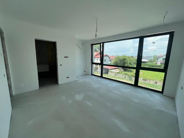 Casă individuală cu 6 camere cu Canalizare în Tunari