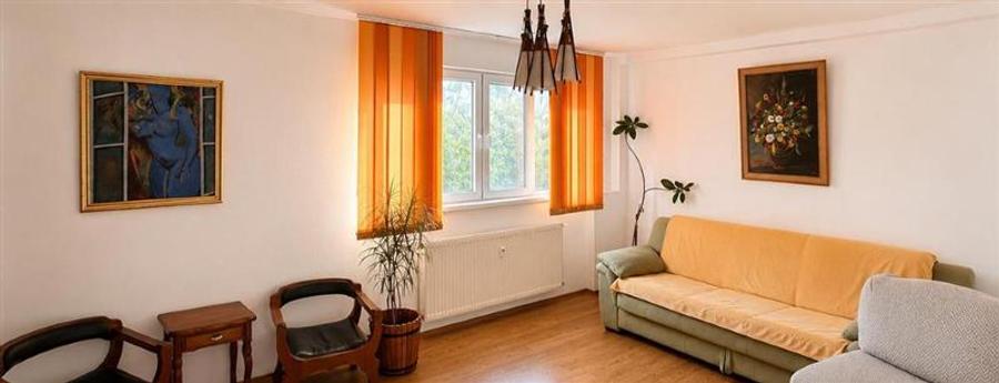 Apartament cu 4 camere decomandat în Rahova