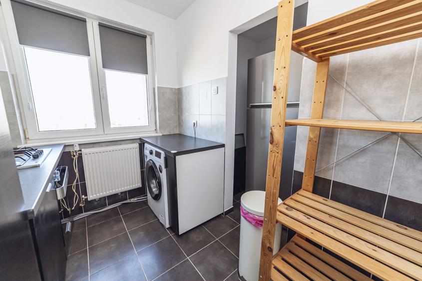 Apartament cu 3 camere semidecomandat, mobilat în Grivița