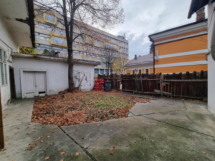Casă cu 3 camere cu Teren 317 Mp în Central