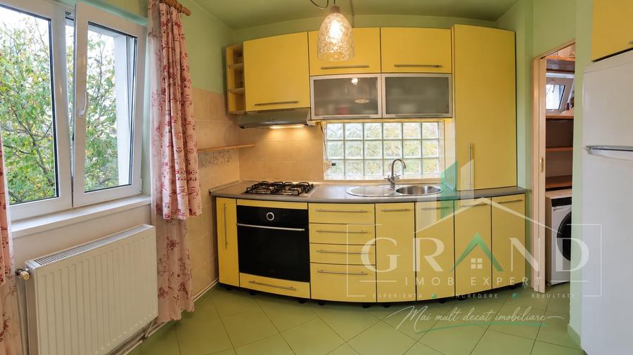 Apartament cu 2 camere decomandat, mobilat în Bulgaria