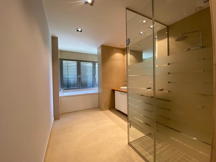 Apartament cu 4 camere în Băneasa