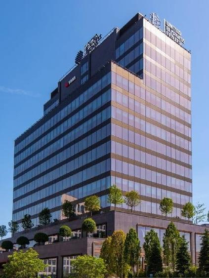 Birou, de 1,400 mp, în Central