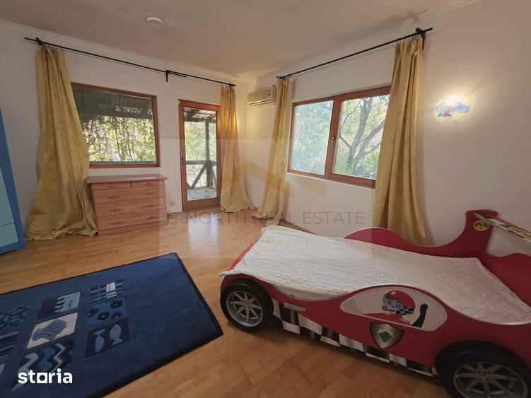 Casă cu 6 camere cu Teren 3000 Mp în Periș