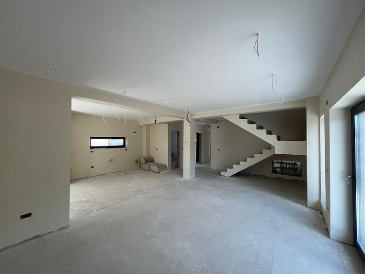Casă individuală cu 4 camere cu Teren 420 Mp în Corbeanca