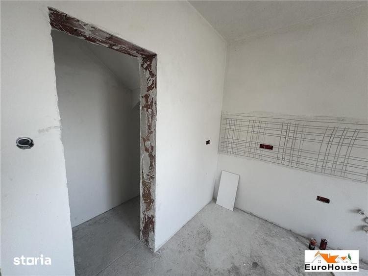 Casă cu 4 camere cu Teren 250 Mp în Cetate