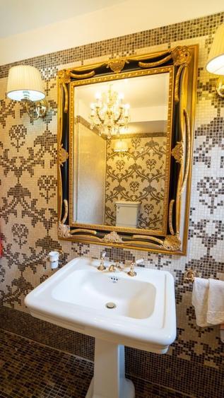 Apartament cu 4 camere decomandat în Clăbucet