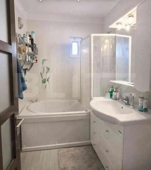 Apartament cu 3 camere semidecomandat în Central