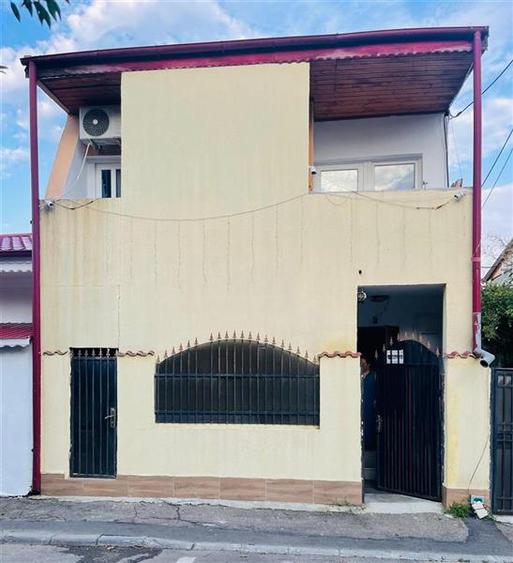 Casă individuală cu 5 camere cu Canalizare în Doamna Ghica