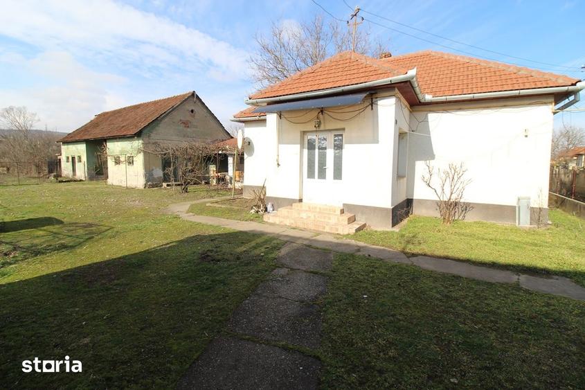 Casă cu 2 camere cu Teren 2261 Mp în Central