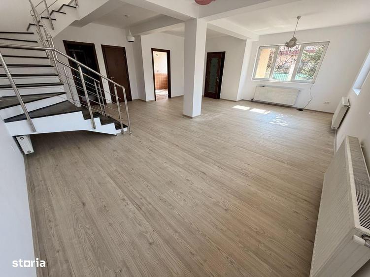 Casă cu 4 camere cu Canalizare în Central