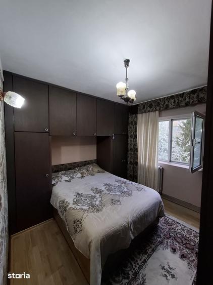 Apartament cu 3 camere decomandat în Mircea cel Bătrân
