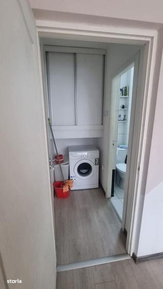 Apartament cu 3 camere semidecomandat în Prisăcani