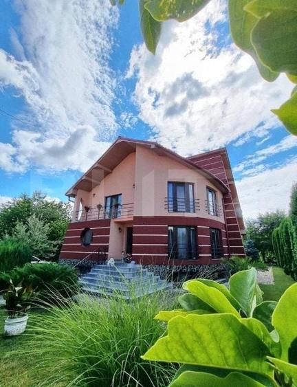 Casă individuală cu 4 camere cu Teren 1146 Mp în Independenței