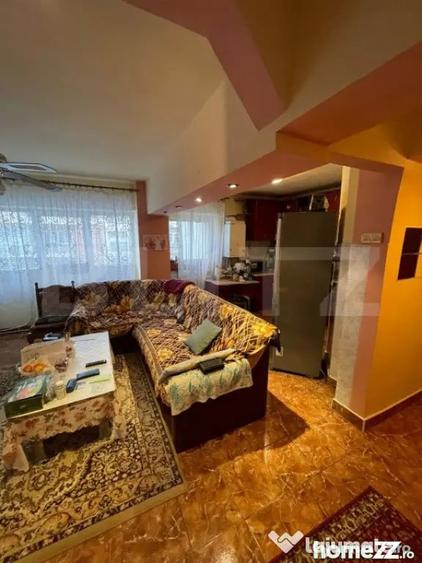 Apartament cu 4 camere decomandat în Micro 17