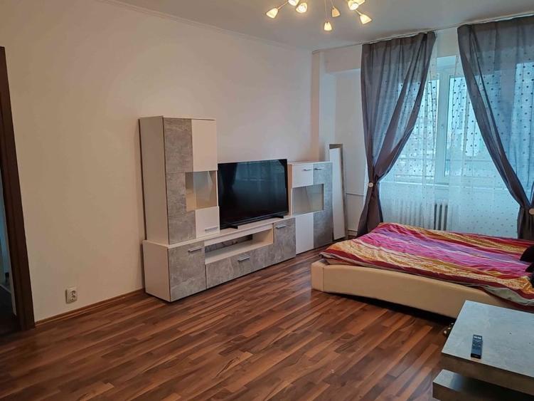 Apartament cu 3 camere semidecomandat, mobilat în Cantemir