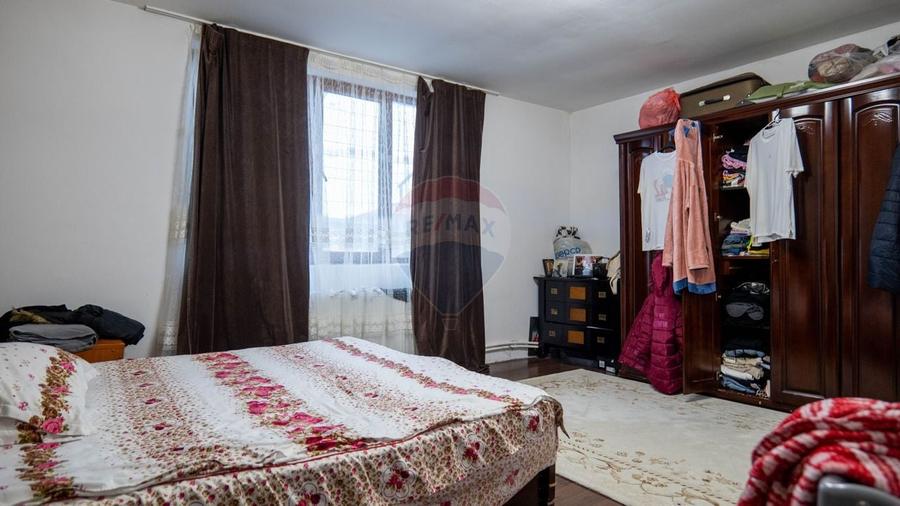Casă cu 4 camere cu Teren 299 Mp în Periferie