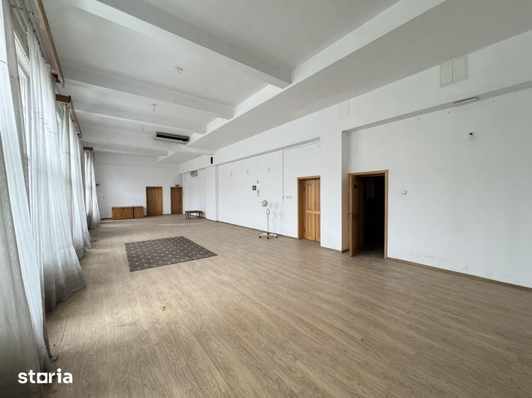 Spațiu comercial, de 300 mp, în Central