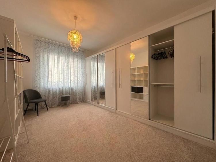 Casă cu 4 camere cu Teren 200 Mp în Domnești