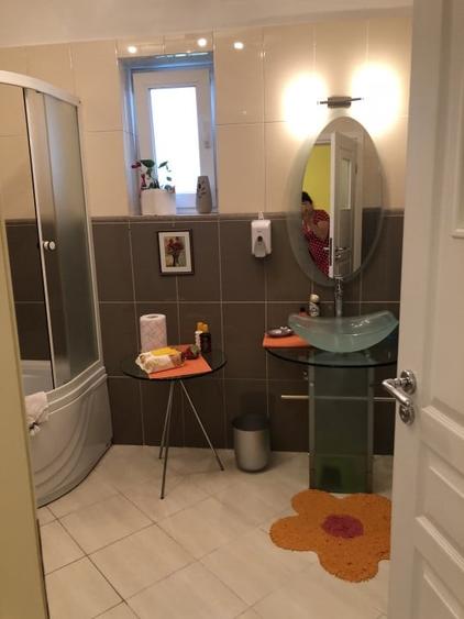 Casă individuală cu 6 camere cu Canalizare în Albert