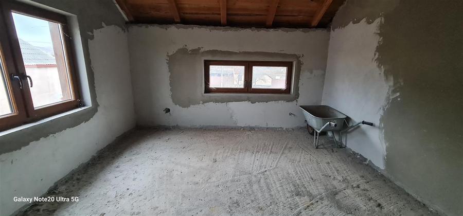 Casă individuală cu 6 camere cu Teren 923 Mp în Agrișu Mare