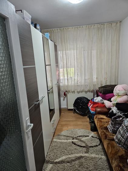 Apartament cu 4 camere decomandat în Răcăștia