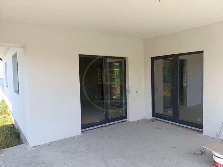 Casă individuală cu 4 camere cu Canalizare în Suseni