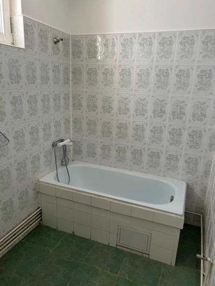 Casă cu 4 camere cu Teren 250 Mp în Vatra Luminoasă